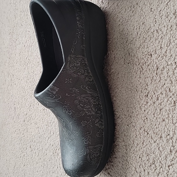 Crocs Women's Slip On Clogs - Picture 6 of 12